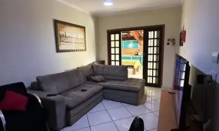 Casa térrea para venda com 4 suítes no centro de Mogi das Cruzes.