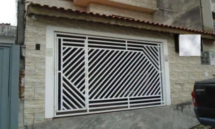 Casa para venda com 2 dormitórios no Jardim Universo em Mogi das Cruzes.