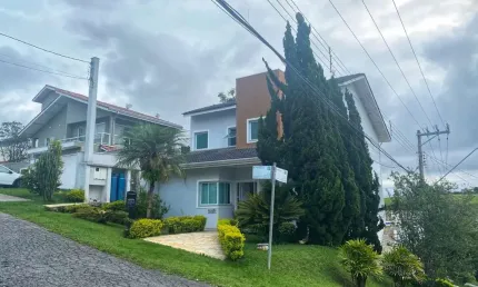 Casa para venda com 3 dormitórios, piscina no Condomínio Aruã - Mogi das Cruzes.