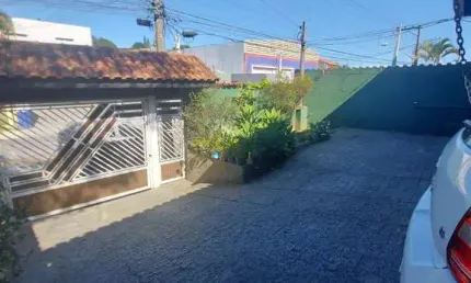 Casa térrea Residencial ou comercial com 3 dormitórios na Vila Mogi Moderno.