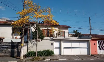Sobrado para venda com 220m² e uma edícula , 3 dormitórios em Biritiba Mirim.