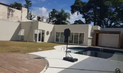 Casa com 800m² alto padrão para venda com 4 suítes e piscina na Vila Oliveira