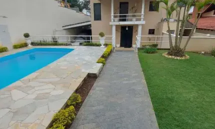 Sobrado com 3 suítes e piscina para venda na vila oliveira em mogi das cruzes