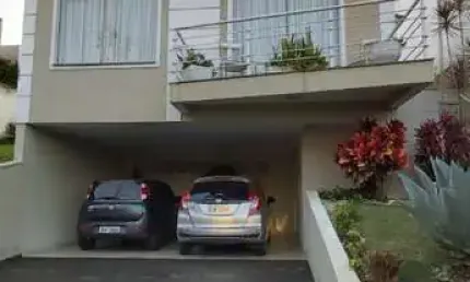Casa assobradada para venda com 3 dormitórios no Condomínio Aruã em Mogi das Cruzes