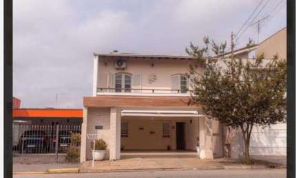 Sobrado para venda com 4 dormitórios no Jardim Armênia em Mogi das Cruzes.