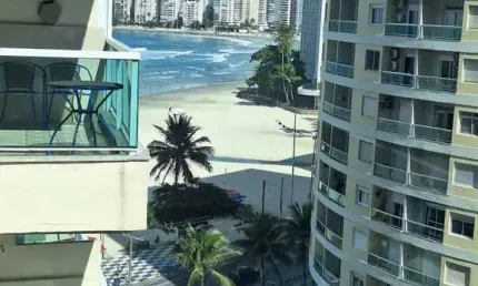 Apartamento mobiliado para venda com 2 dormitórios em Pitangueiras no Guarujá.