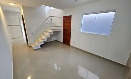Casa assobradada pra venda com 2 dormitórios na Vila Caputera em Mogi das Cruzes