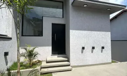 Casa térrea nova para venda com 3 dormitórios na Vila Rei em Mogi das Cruzes.
