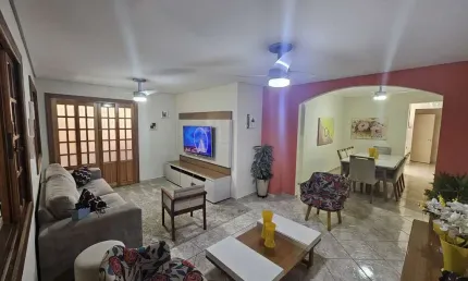 Casa térrea pra venda com 2 dormitórios e edícula no Conjunto Nova Bertioga.