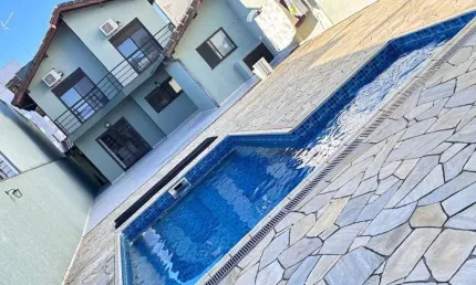 Sobrado para venda com 3 dormitórios e piscina na Vila Suissa em Mogi das Cruzes