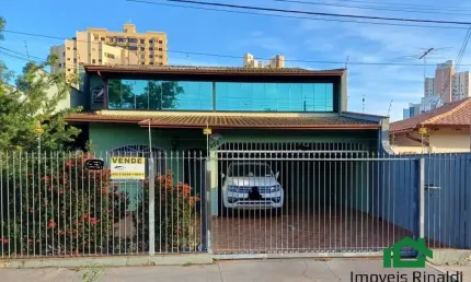 Casa, 4 quartos, 4 garagens, próximo ao colégio Max