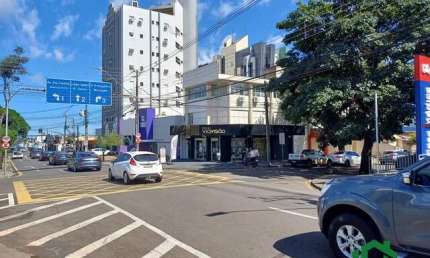 Esquina comercial, rua Senador Souza Naves, próximo a Av. Bandeirantes
