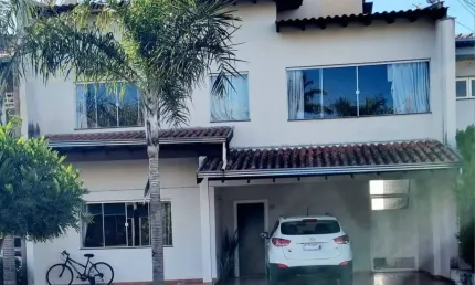 CASA CONDOMÍNIO, 04 QUARTOS, 02 SUÍTES, 04 VAGAS, AEROPORTO