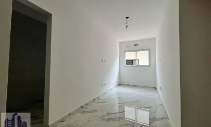 Casa sobreposta alta em condomínio 2 quartos – tude bastos, praia grande/sp