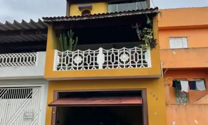 Sobrado para venda com 210 m², 3 Quartos (1 suíte com hidro), 2 Vagas e Churrasqueira em Itaquera - São Paulo/SP.