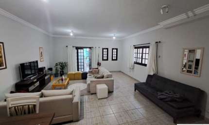 Sobrado para venda com 200 m², 3 Quartos, varanda, terraço, 2 Vagas cobertas, e mais uma terceira já alugada em Itaquera Jardim Helena - São Paulo/SP.