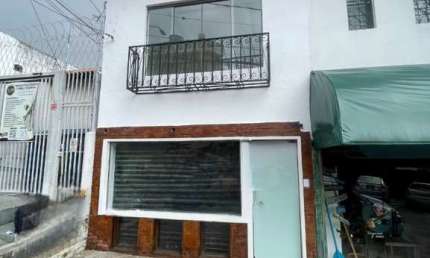 Sobrado Comercial para alugar com 260m², 3 Quartos (1 Suíte), Salas amplas em ITAQUERA - SÃO PAULO/SP.