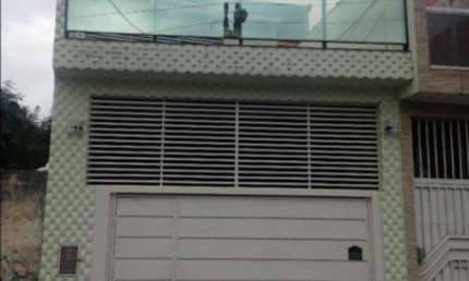 Sobrado 3 Dormitórios (1 Suíte) 4 Vagas cobertas a venda Parada XV de Novembro/Itaquera