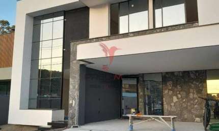 Casa de altíssimo padrão pronta para Morar em Camboriú,  ótima localização !