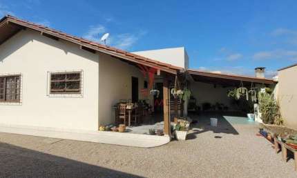 Maravilhosa Casa em Tijucas com excelente localização, pertinho de tudo que você precisa!