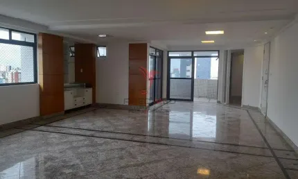 Apartamento em manaira. um por andar. 3 suites. sala enorme, varanda. 3 vagas de garagem
