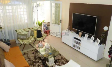 Sobrado – Casa - 5 quartos sendo 2 suítes - SHIGS 715 – Asa Sul