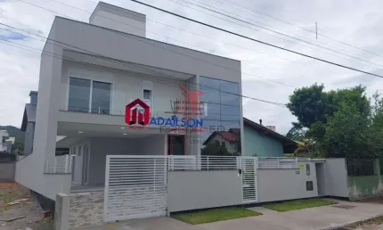 Linda casa com 03 suítes, no coração do Campeche, Floripa SC