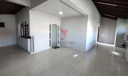 Casa Térrea de 3 Quartos, linda, toda reformada, no Jardim Ubirama, 2 Vagas de Garagem