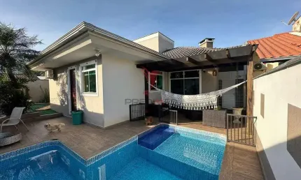 Casa semi mobiliada e com piscina no Bairro Amizade em Jaragua do Sul - SC