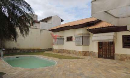 Casa com 3 suítes,  3 vagas de garagem. Imóvel de alto padrão no portal daa colinas