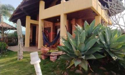 Casa na Praia com 5 Vagas de Garagem, frente mar , em Balneário Piçarras,  Santa Catarina