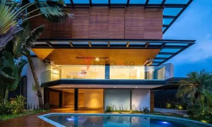 Casa de altíssimo padrão com 661mts2. Piscina aquecida Suíte Master. 3 Vagas de Garagem