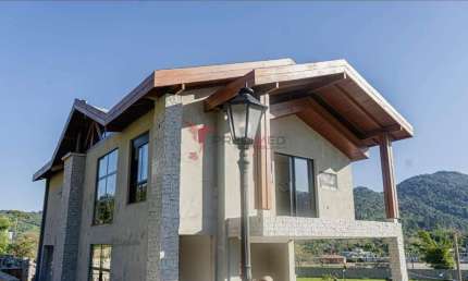 Linda casa em condomínio fechado , no Bairro  Casa Branca em Itapema,  SC