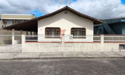 Casa com 3 quartos à venda no Centro, Penha 