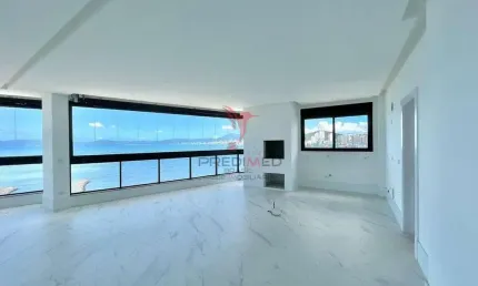 Pé na areia em Itapema com 4 Suites, living integrado, churrasqueira, 3 vagas ,vista mar