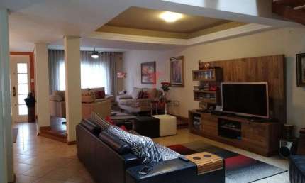CASA ALTO PADRÃO, impecável, 4 dormitórios, um c/suite, área próximo ao centro e Shopping