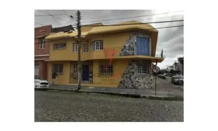 CASA NO CENTRO PRÓPRIO PARA CLINICA OU MORADIA, Sobrado com estacionamento próprio