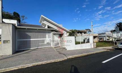 Casa Alto Padrão Localizada no Bairro Amizade. Aceita imóvel de menor valor