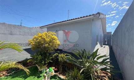 Casa com 3 quartos à venda na Rua Aristides Moretti, 157, Conjunto Habitacional Ibaté, Lençóis Paulista