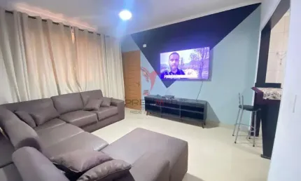 Apartamento em Santos, todo reformado com 2 Dormitórios, com suíte. Excelente Localização