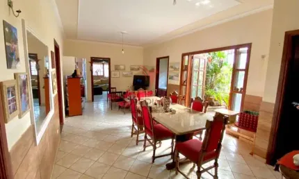 Casa 4 Suítes no Bairro Seminário - Próximo UCDB - Oportunidade!