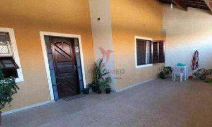 Casa com 3 Quartos, área de serviço, quintal,, 3 vagas de garagem. Vila dos Comerciários