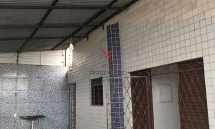 Casa solta com 3 Quartos, terraço , garagem para 3 Carros , no Bairro do Cristo Redentor