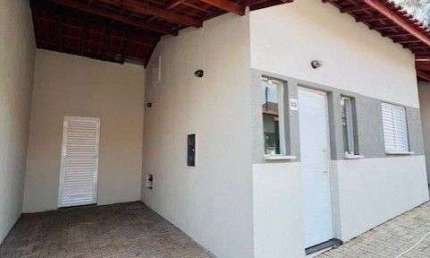 Casa com 2 dormitórios à venda, 56 m² por R$ 295.818 - Condomínio Residencial Aq