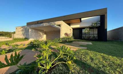 Casa com 3 dormitórios à venda, 233 m² por R$ 2.350.000,00 - Condomínio Village