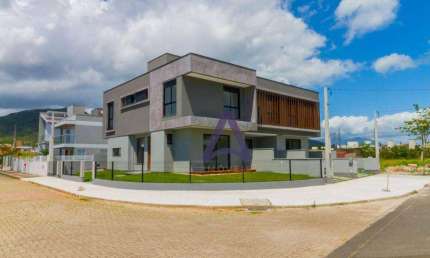 Casa Alto Padrão com 3 dormitórios à venda. 140 m² - Sul da Ilha - Florianópolis/SC