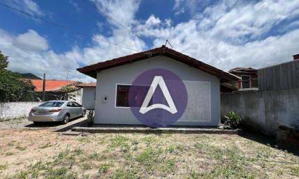 Casa ampla e arejada em área de crescimento – 450 m2 de terreno -Oportunidade!