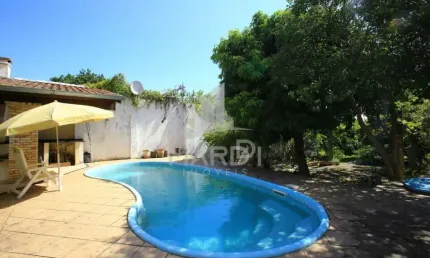 Casa com 3 quartos à venda na Rua Jacundá, 217, Guarujá, Porto Alegre por R$ 650.000
