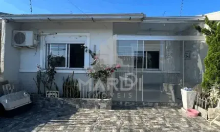 Casa com 2 quartos à venda na Rua José Celestino da Silva, 765, Hípica, Porto Alegre por R$ 365.000