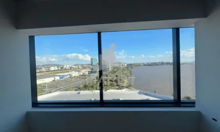 Sala comercial para alugar na Avenida Padre Cacique, 2893, Cristal, Porto Alegre por R$ 2.450